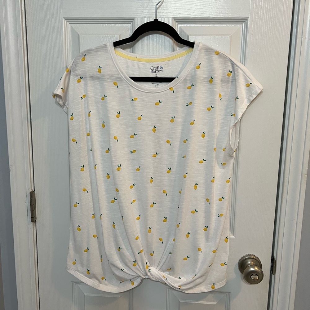 NWOT Croft & Barrow Lemon Print Tee